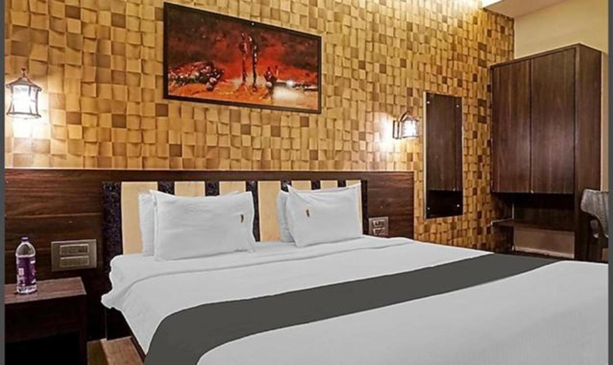 Hotel Omkar Executive à Yerandwane Extérieur photo