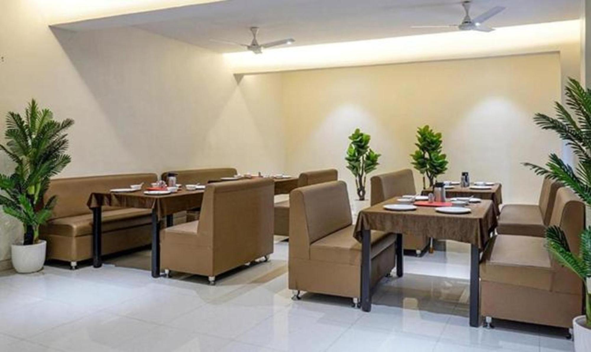 Hotel Omkar Executive à Yerandwane Extérieur photo