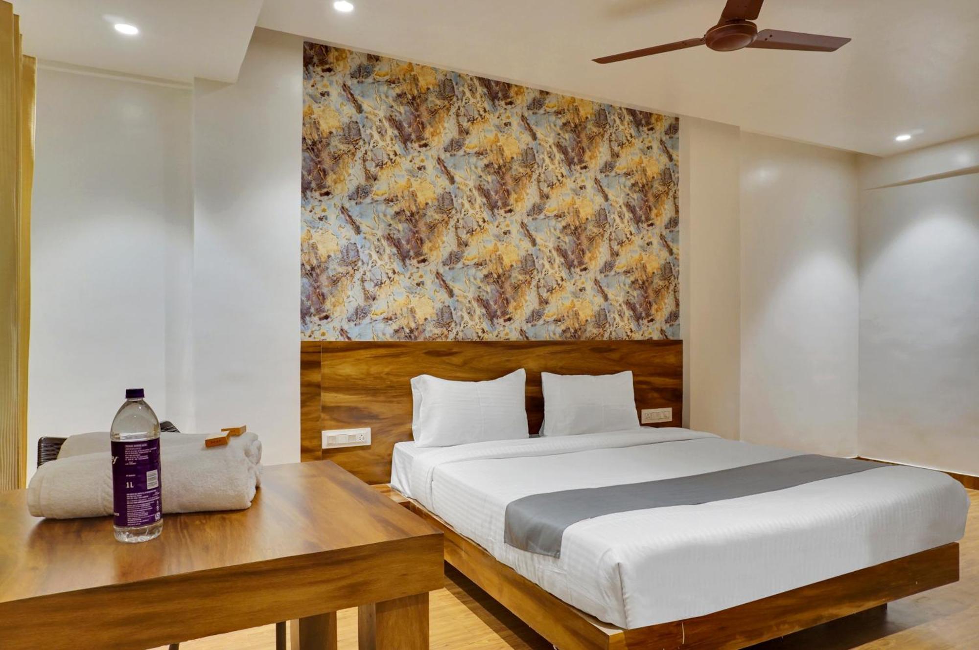 Hotel Omkar Executive à Yerandwane Extérieur photo